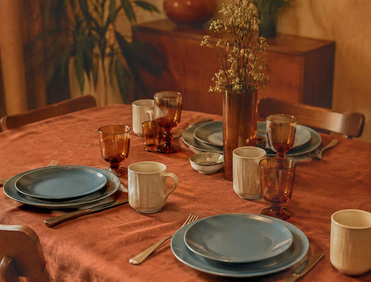 Dining & table settings